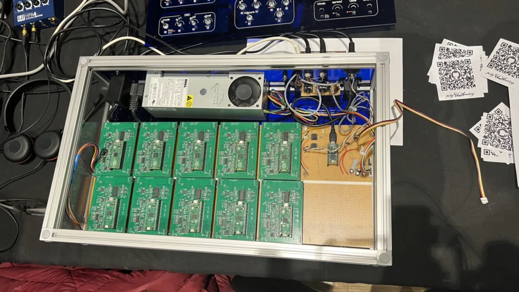 polyUAnalog Synthesizer DIY
